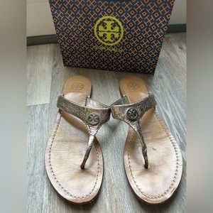 Tory Burch flip flops.. Size 8.5